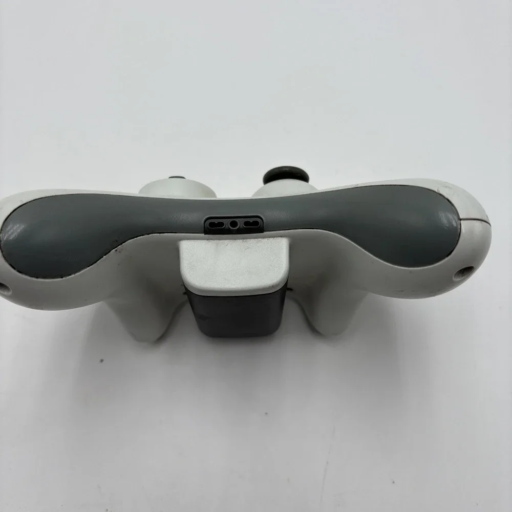 Xbox‎ Wireless Controller White 2 AA Batteries For Parts Not Tested